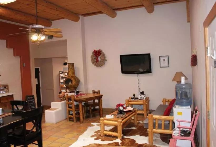 Retkeilymaja Adobe Rose Boutique Inn