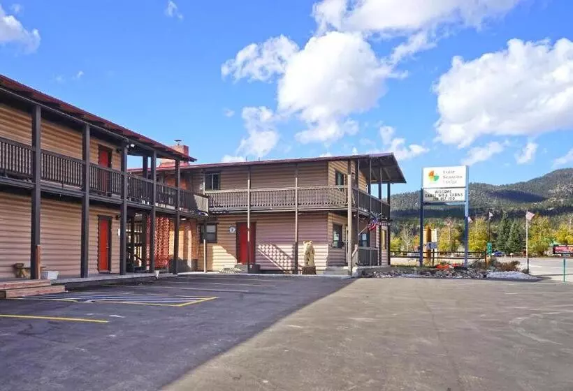 Retkeilymaja Four Seasons Lodge