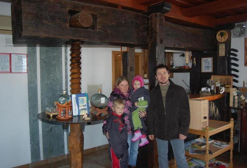 هتل Turistična Kmetija Dervarič