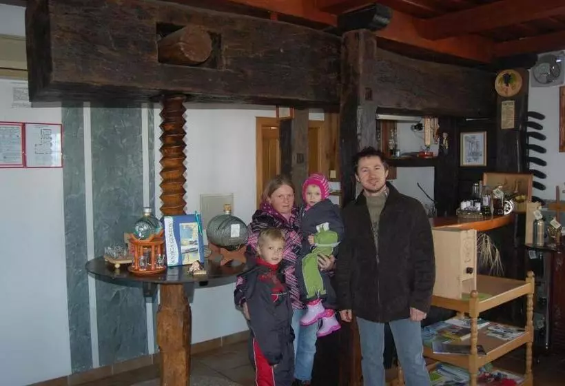 هتل Turistična Kmetija Dervarič