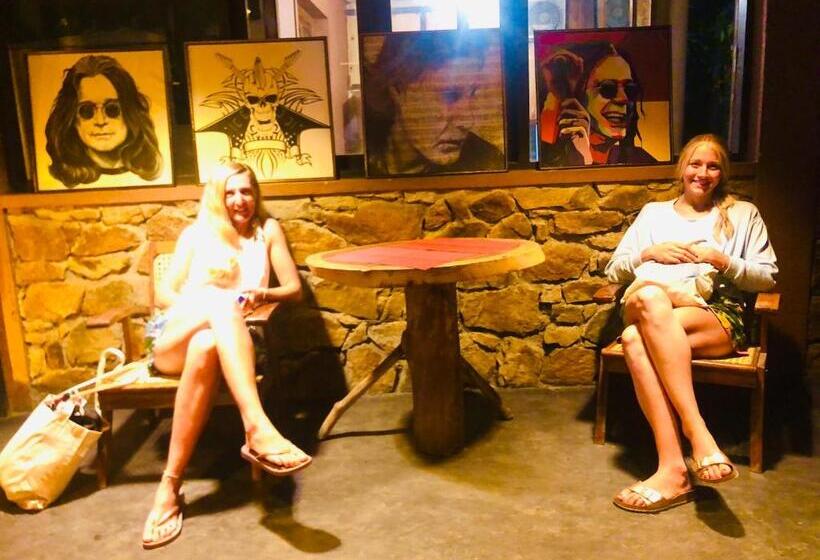 Pensão Little Folly