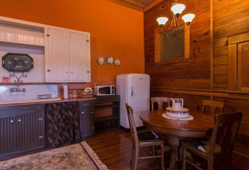 فندق صغير Upstairs Inn