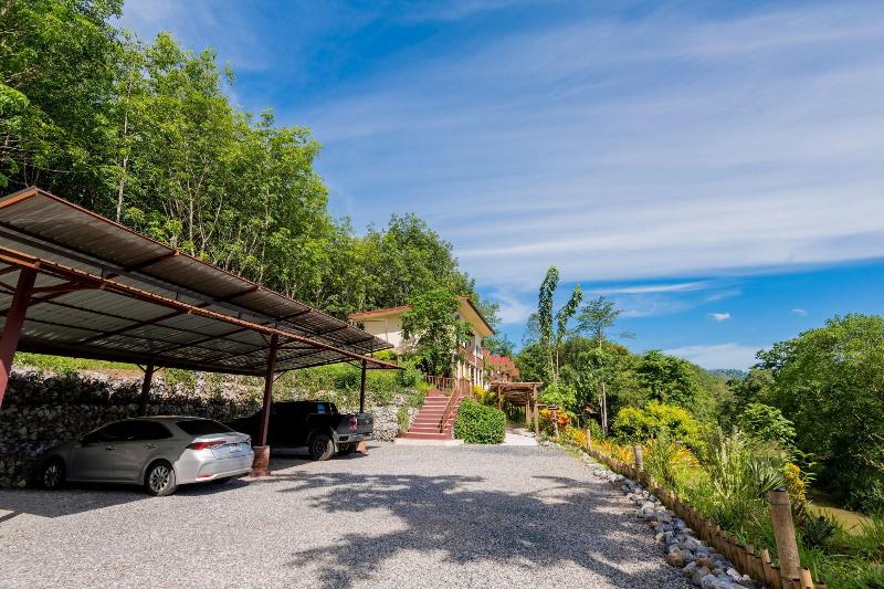 Khao Sok River Home Resort