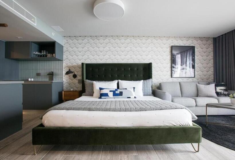 Ocean View Deluxe Suite: Pvt. Beach & Pool