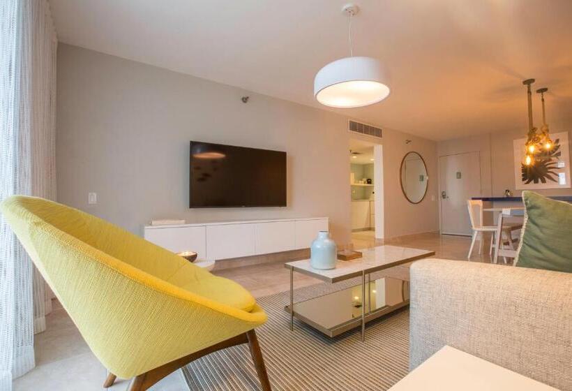 Ocean View Deluxe Suite: Pvt. Beach & Pool