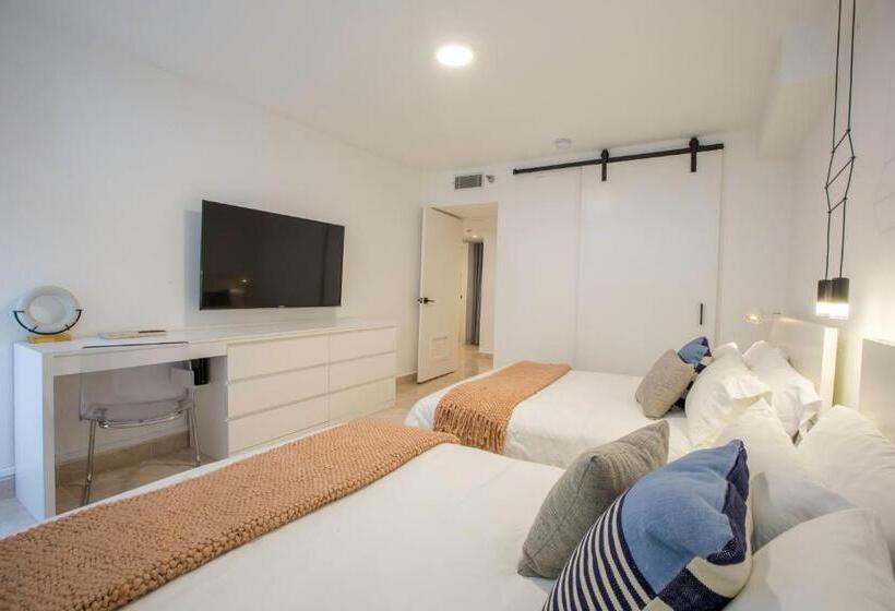 Ocean View Deluxe Suite: Pvt. Beach & Pool