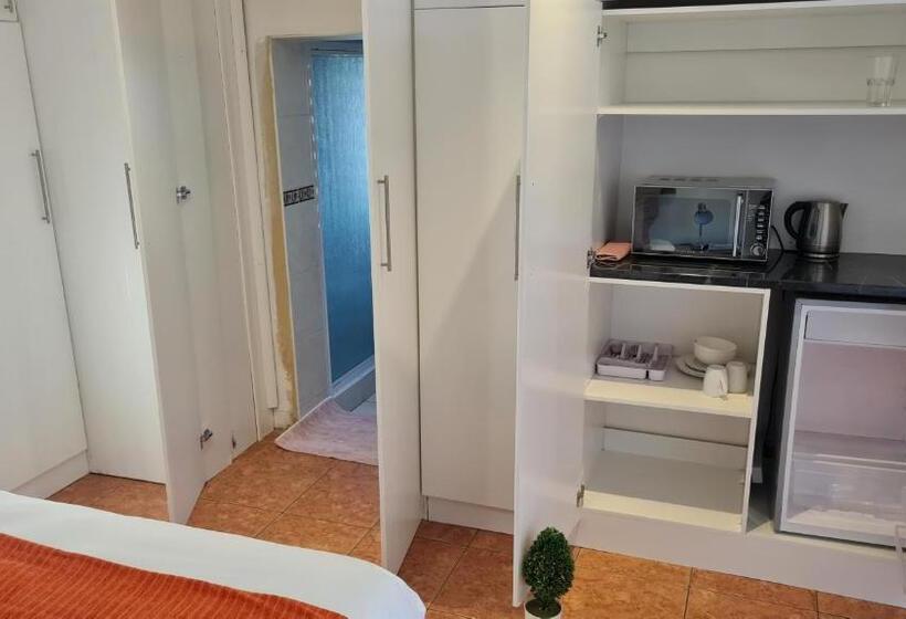 Пансион Kayalako On 4th Avenue