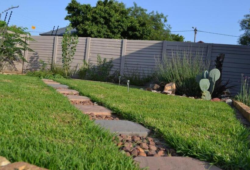 Пансион Kayalako On 4th Avenue