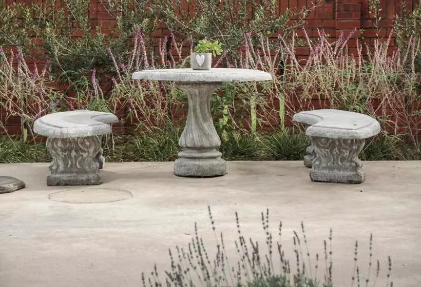 Majatalo Olive Manor Guest House