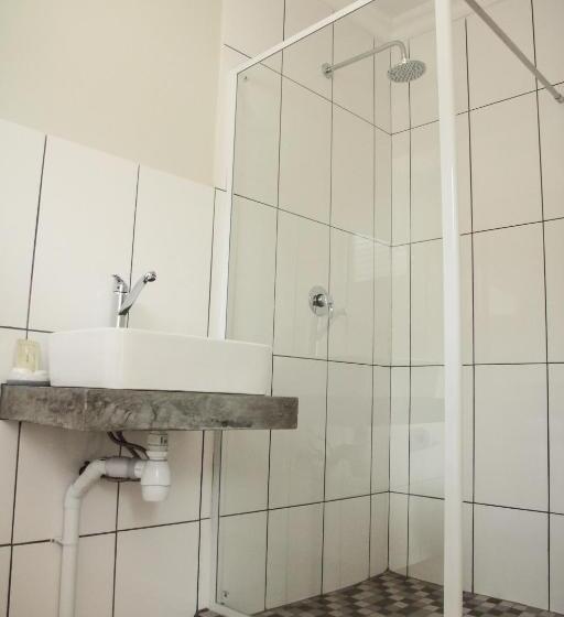 פנסיון Olive Manor Guest House