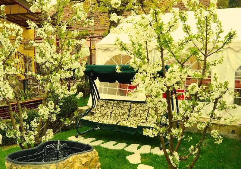 Majatalo Venesis House