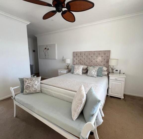 فندق Russells On The Port