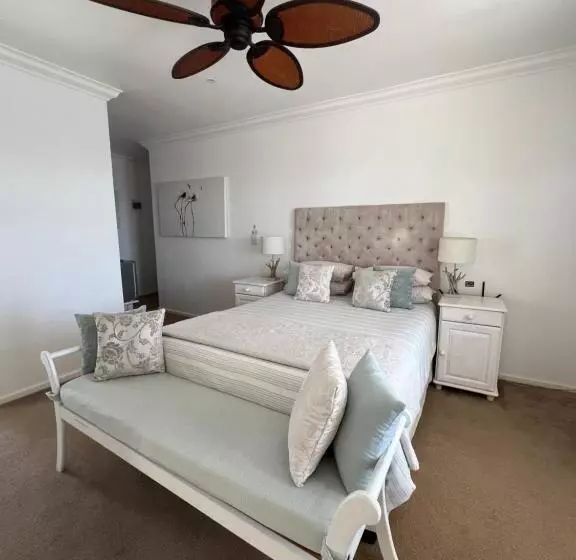 Hotelli Russells On The Port