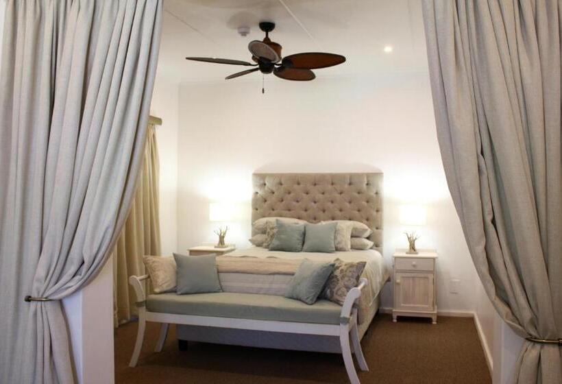 فندق Russells On The Port