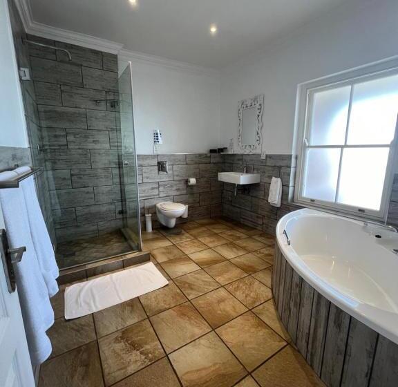 فندق Russells On The Port