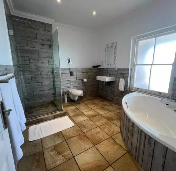 Hotelli Russells On The Port