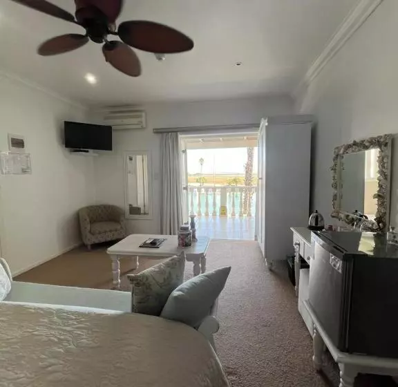 Hotelli Russells On The Port