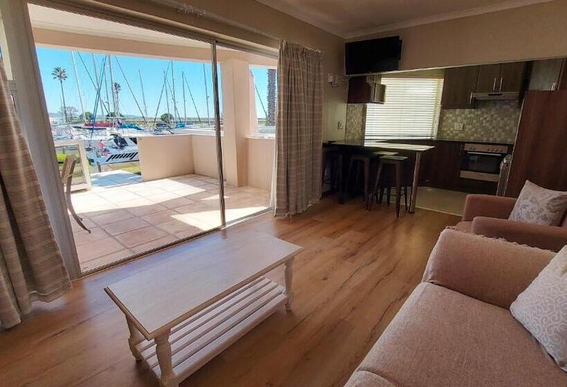 فندق Russells On The Port