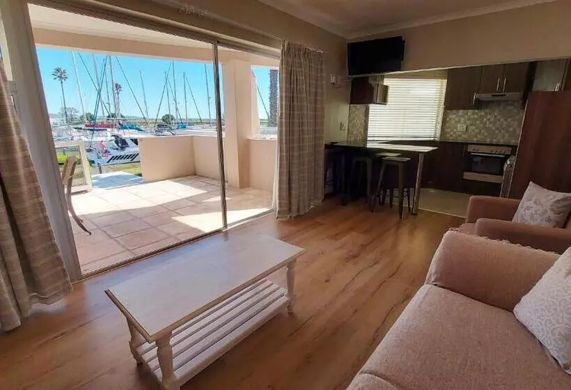 Hotelli Russells On The Port