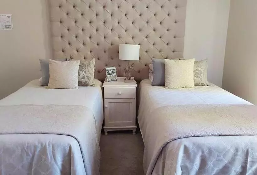 Hotelli Russells On The Port