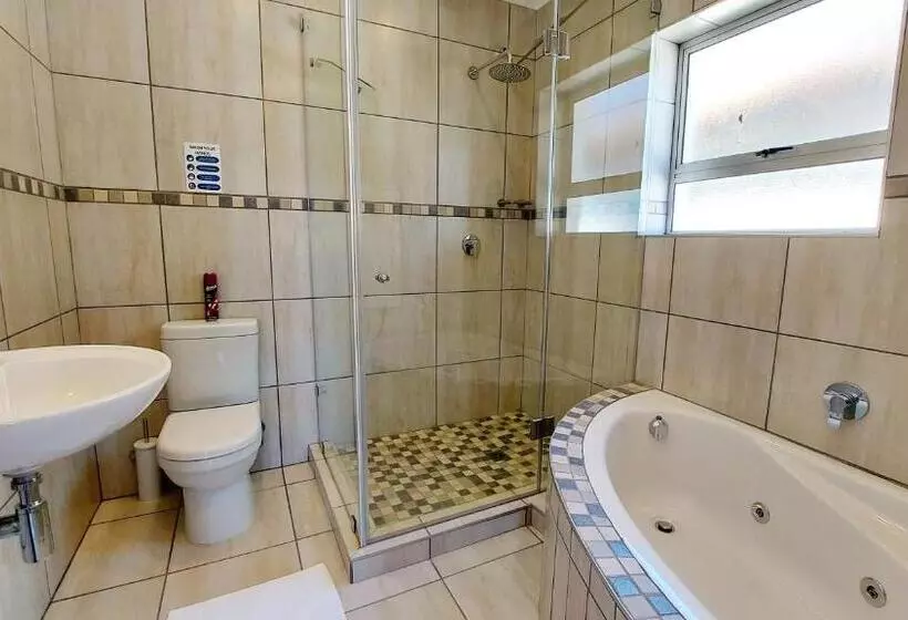 Hotelli Russells On The Port