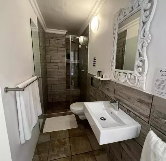 Hotelli Russells On The Port