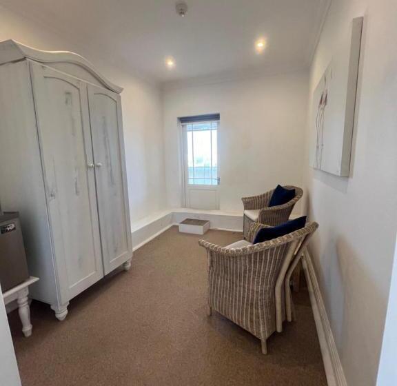 فندق Russells On The Port