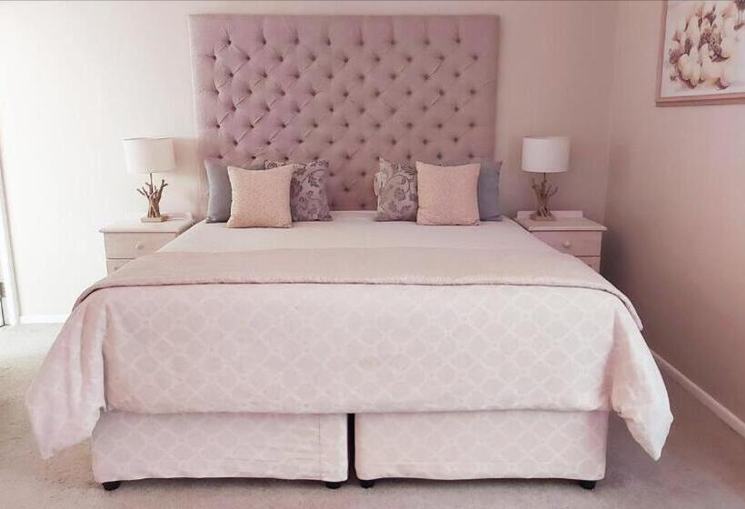 فندق Russells On The Port