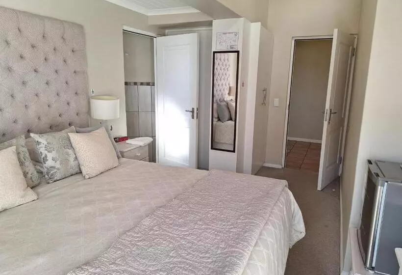 Hotelli Russells On The Port