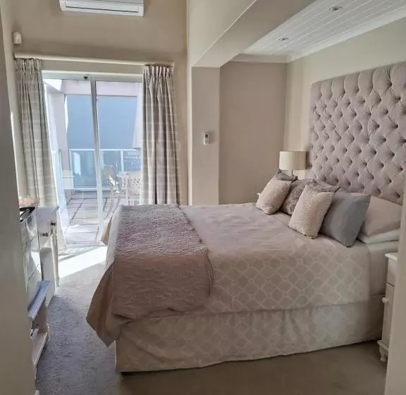 Hotelli Russells On The Port