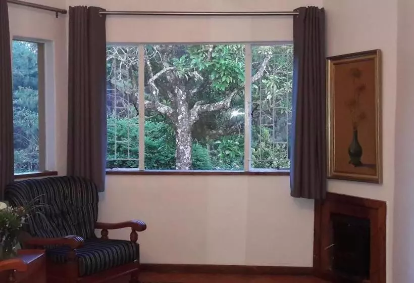 هتل Sanfern Downs Cottage