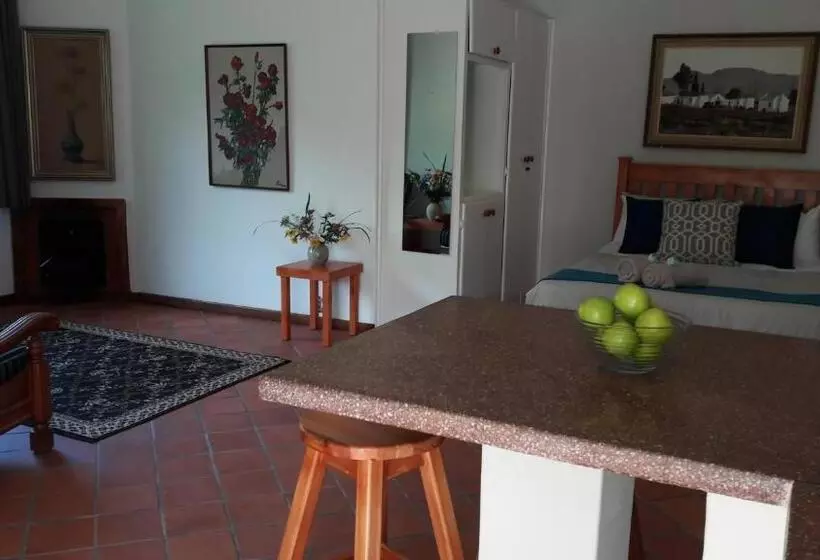 هتل Sanfern Downs Cottage