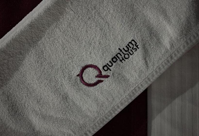 پانسیون Quantum House