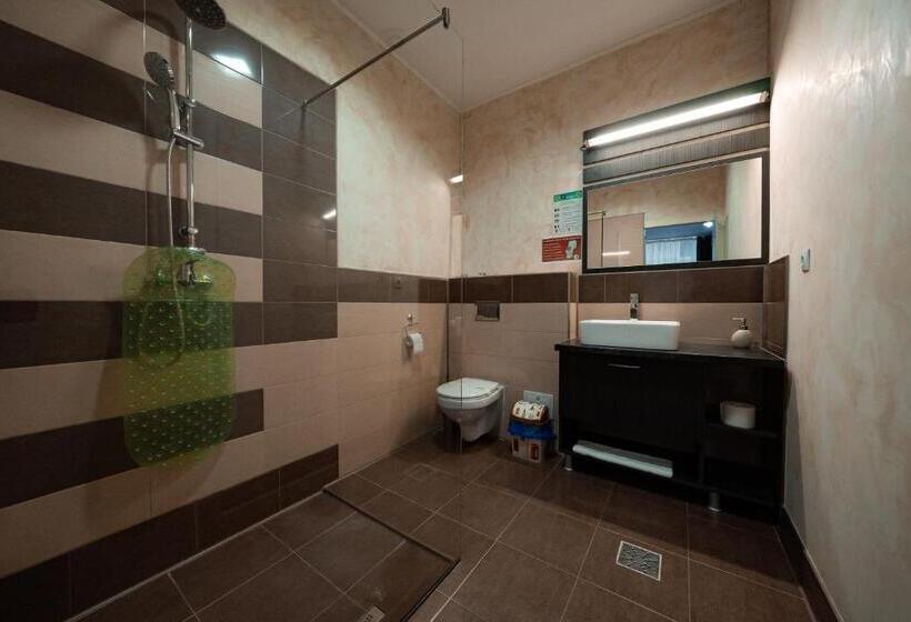 پانسیون Quantum House