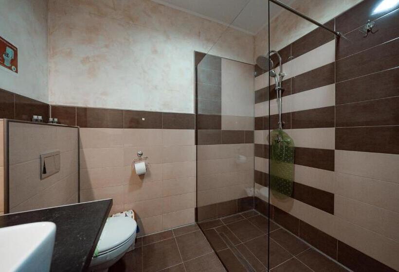 پانسیون Quantum House