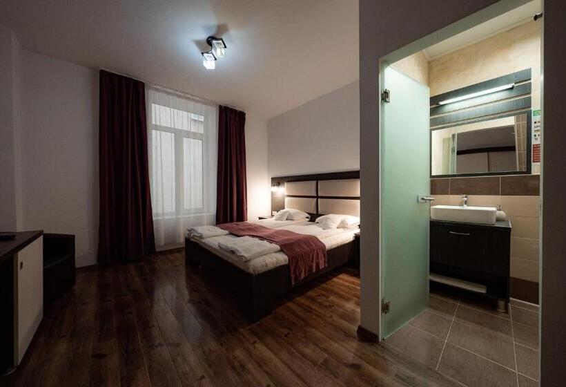 پانسیون Quantum House