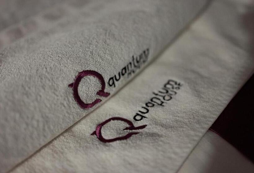 پانسیون Quantum House