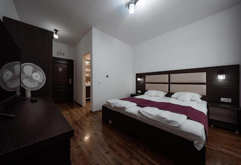 پانسیون Quantum House