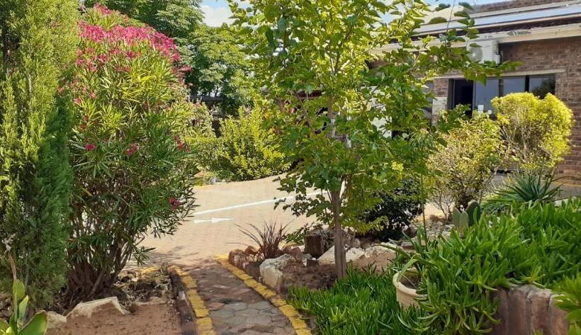 ペンション Aliwal Villa Guest Lodge