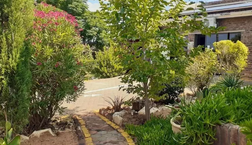 ペンション Aliwal Villa Guest Lodge
