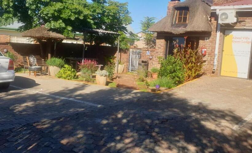 ペンション Aliwal Villa Guest Lodge