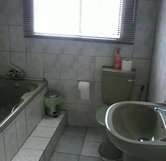 ペンション Aliwal Villa Guest Lodge