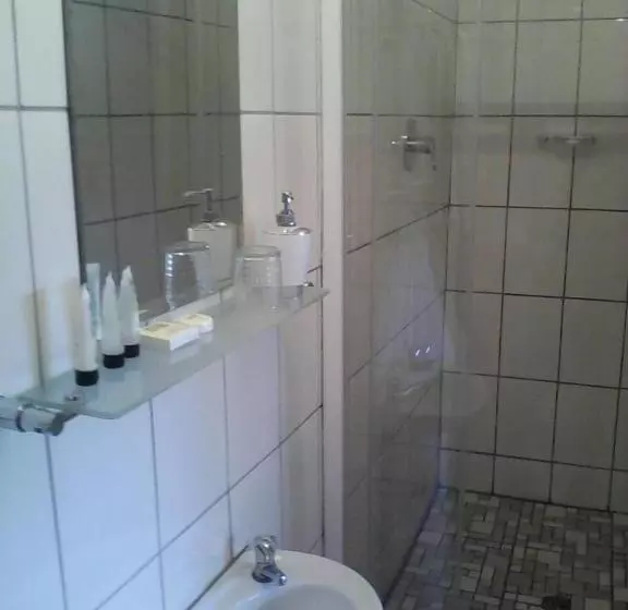 ペンション Aliwal Villa Guest Lodge
