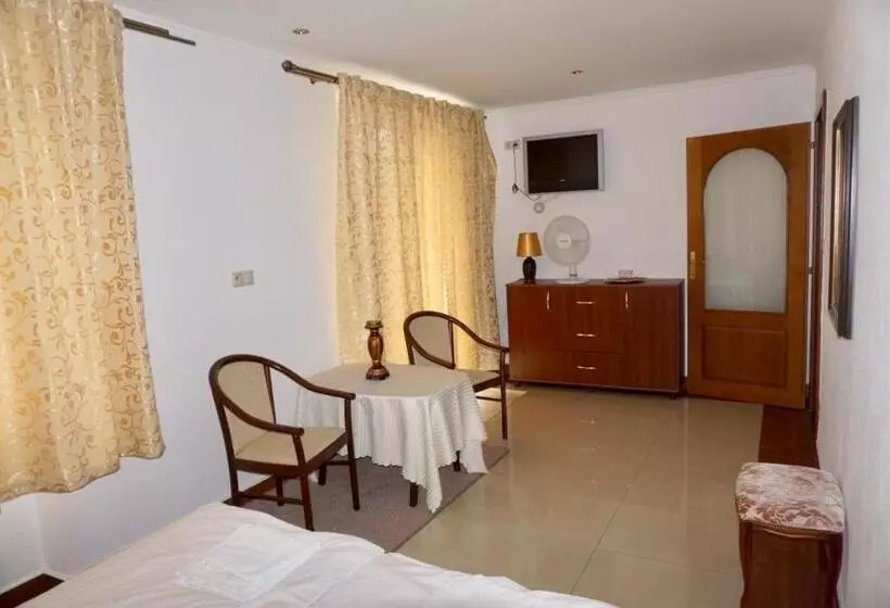 Majatalo Penzion Vegas