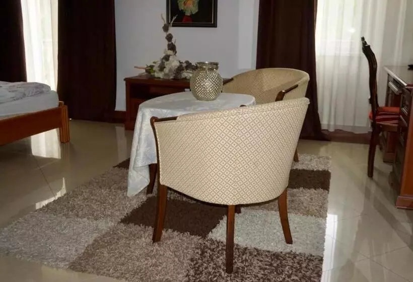 Majatalo Penzion Vegas