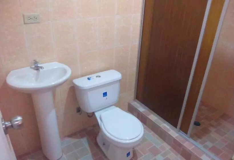 پانسیون Oceans Hostal