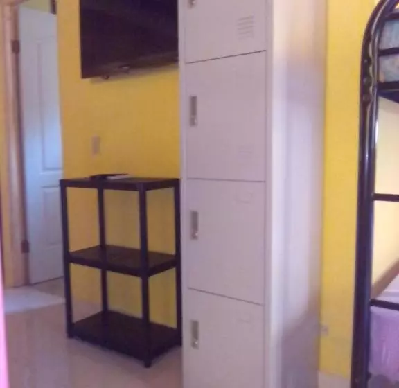 پانسیون Oceans Hostal