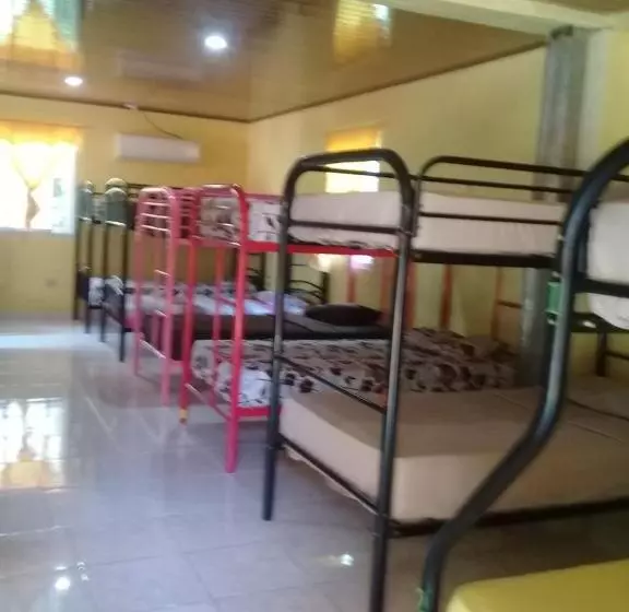 پانسیون Oceans Hostal