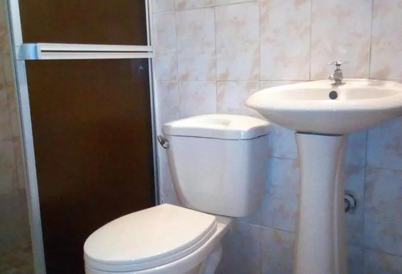پانسیون Oceans Hostal
