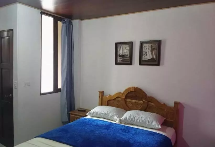 پانسیون Oceans Hostal